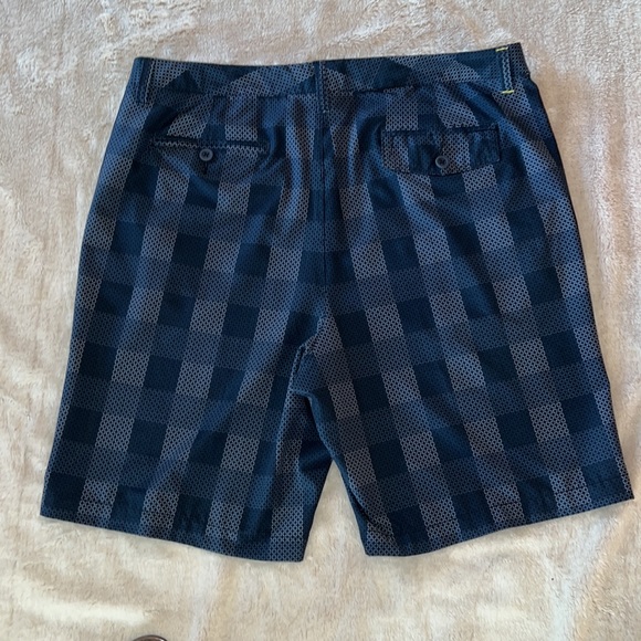 Fabulous blue check Tommy Bahama size36 shorts - Picture 4 of 4